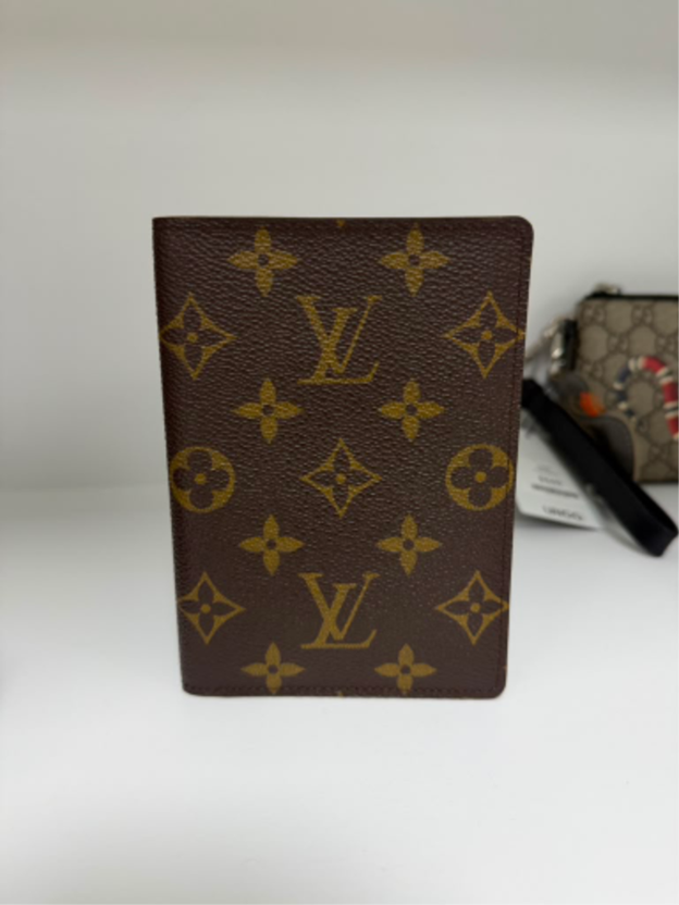 LVPASSPORTMONO