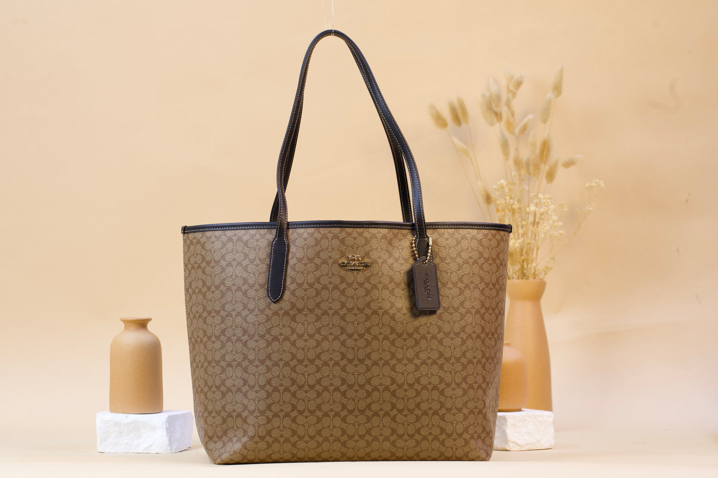 COACH CJ942 IMCBI SIGNATURE CITY TOTE KHAKI BLACK