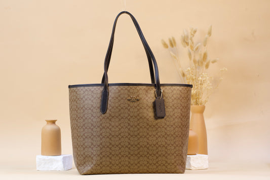 COACH CJ942 IMCBI SIGNATURE CITY TOTE KHAKI BLACK