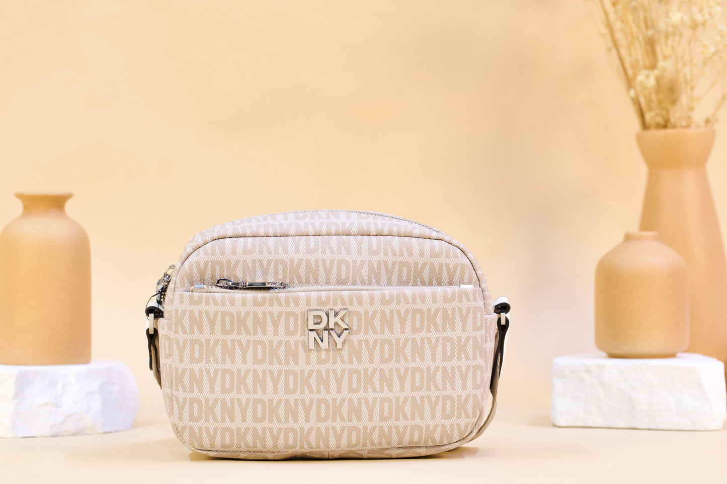 DKNY R51E2K41 PENNY CAMERA TAUPE