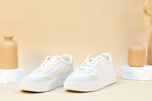 CALVIN KLEIN SHOES US 7.5 WHITE