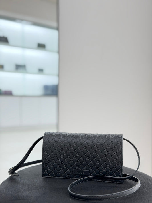 Gucci Microguccissima flap Crossbody Bag in Black