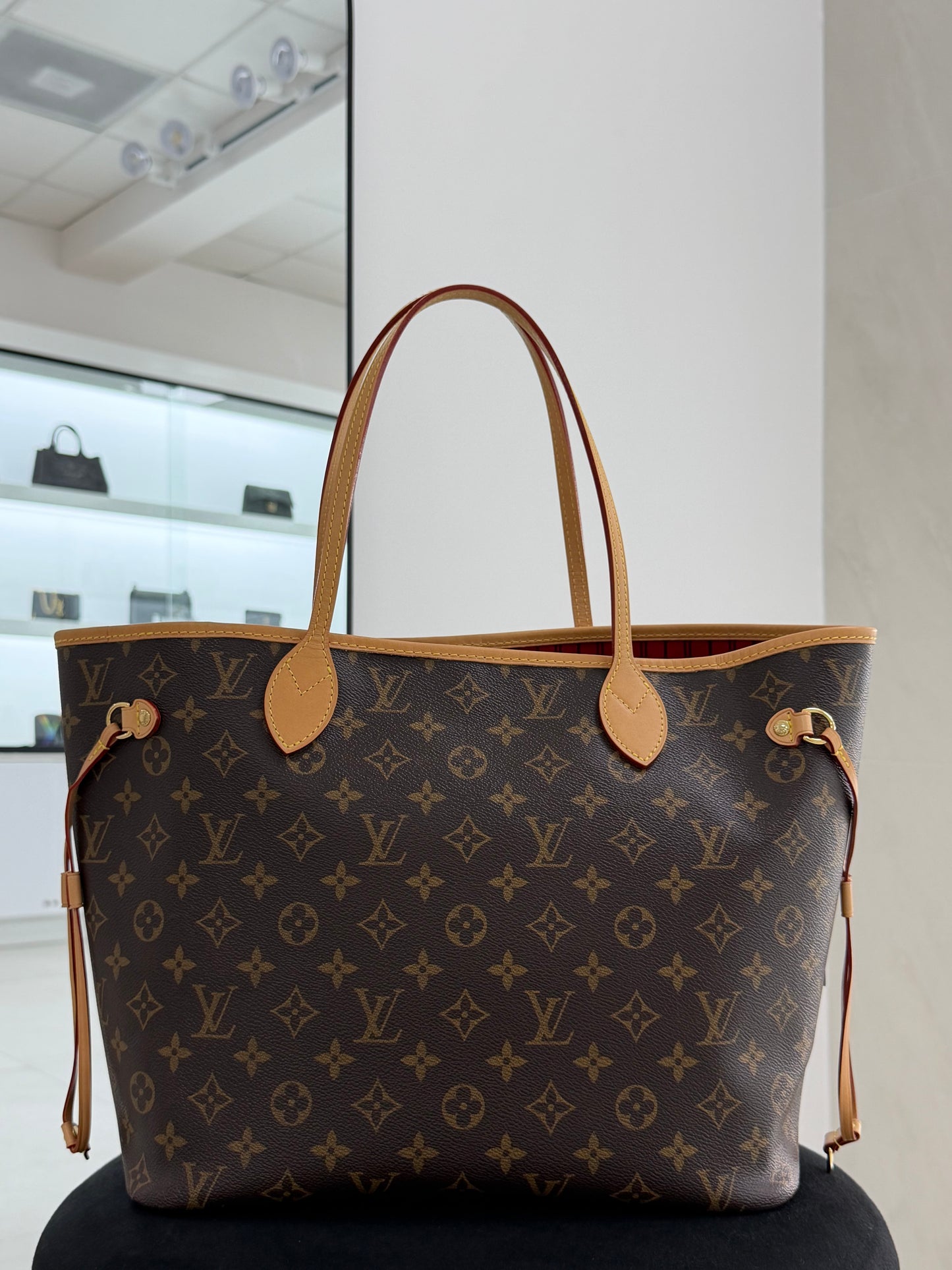 Louis Vuitton Neverfull MM in Monogram canvas