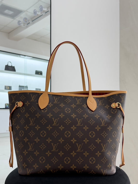 Louis Vuitton Neverfull MM in Monogram canvas